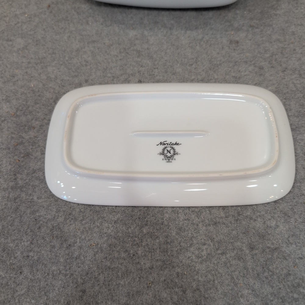 Noritake White Porcelain Butter Dish with Lid Gold Trim Made in Japan NA310 - Picture 3 of 4